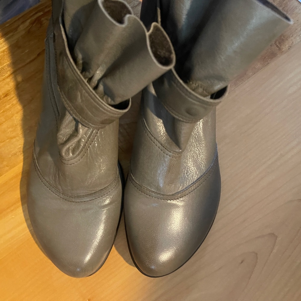 Fidji Gray Leather Bootie Size 11/42